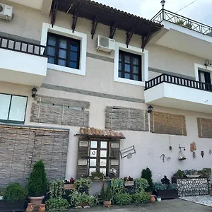 Maison d'hôtes Local Living Edi, Berat