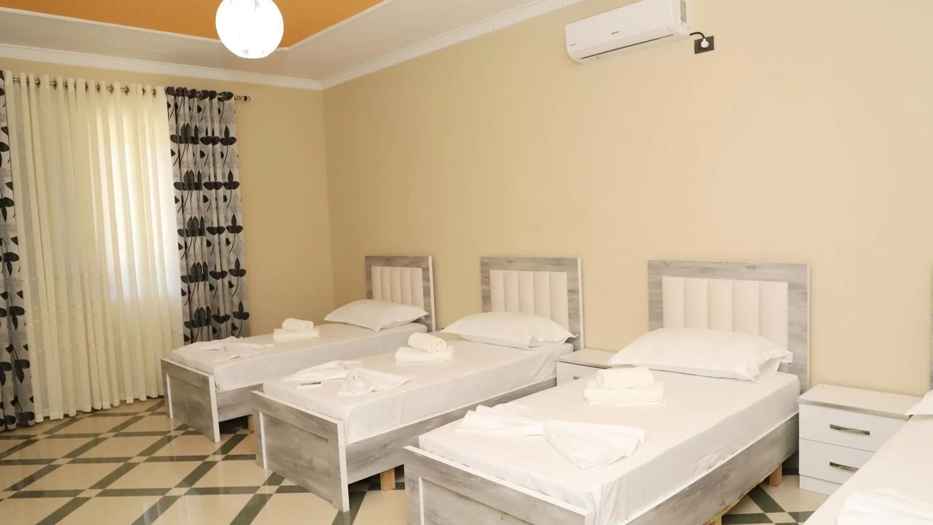 Villa Martin Berat 0*,